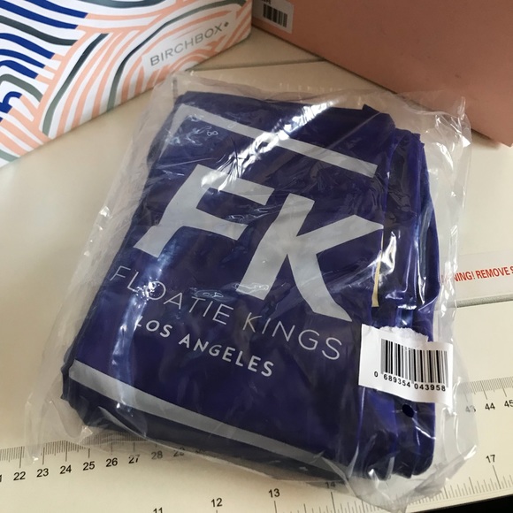 Birchbox exclusive wave print floatie - Picture 2 of 2